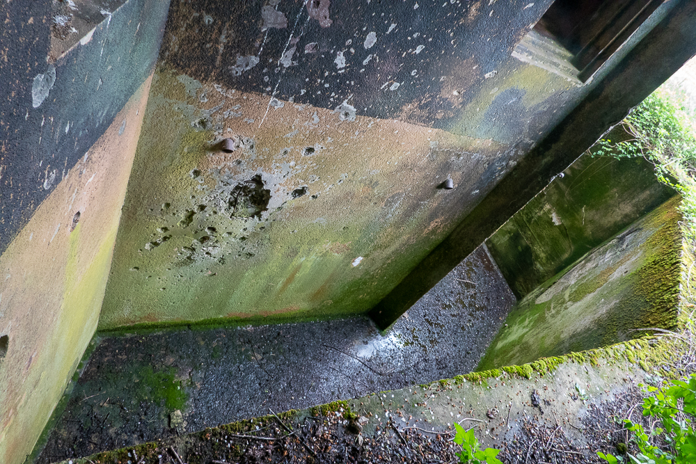 Ligne Maginot - ASCHBACH EST - O2 - (Casemate d'infanterie - Double) - Fossé diamant au pied de la chambre de tir nord-ouest. - Michel Teiten