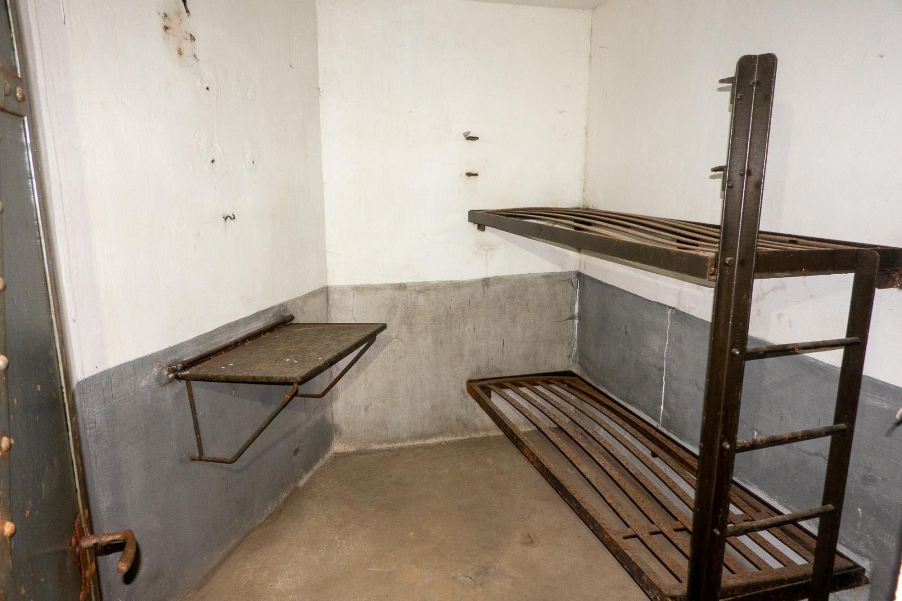 Ligne Maginot - ASCHBACH EST - O2 - (Casemate d'infanterie - Double) - Etage inférieur
Chambre de sous-officiers - Michel Teiten