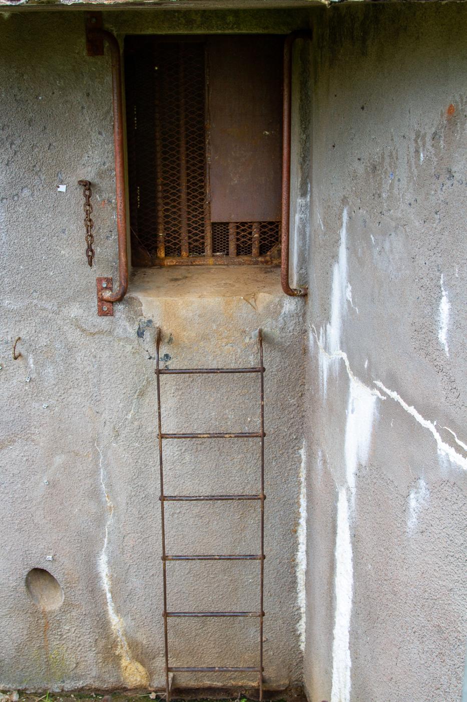 Ligne Maginot - HOCHWALD - (Ouvrage d'artillerie) - Bloc 12
Issue de secours au-dessus du fossé diamant - Michel Teiten