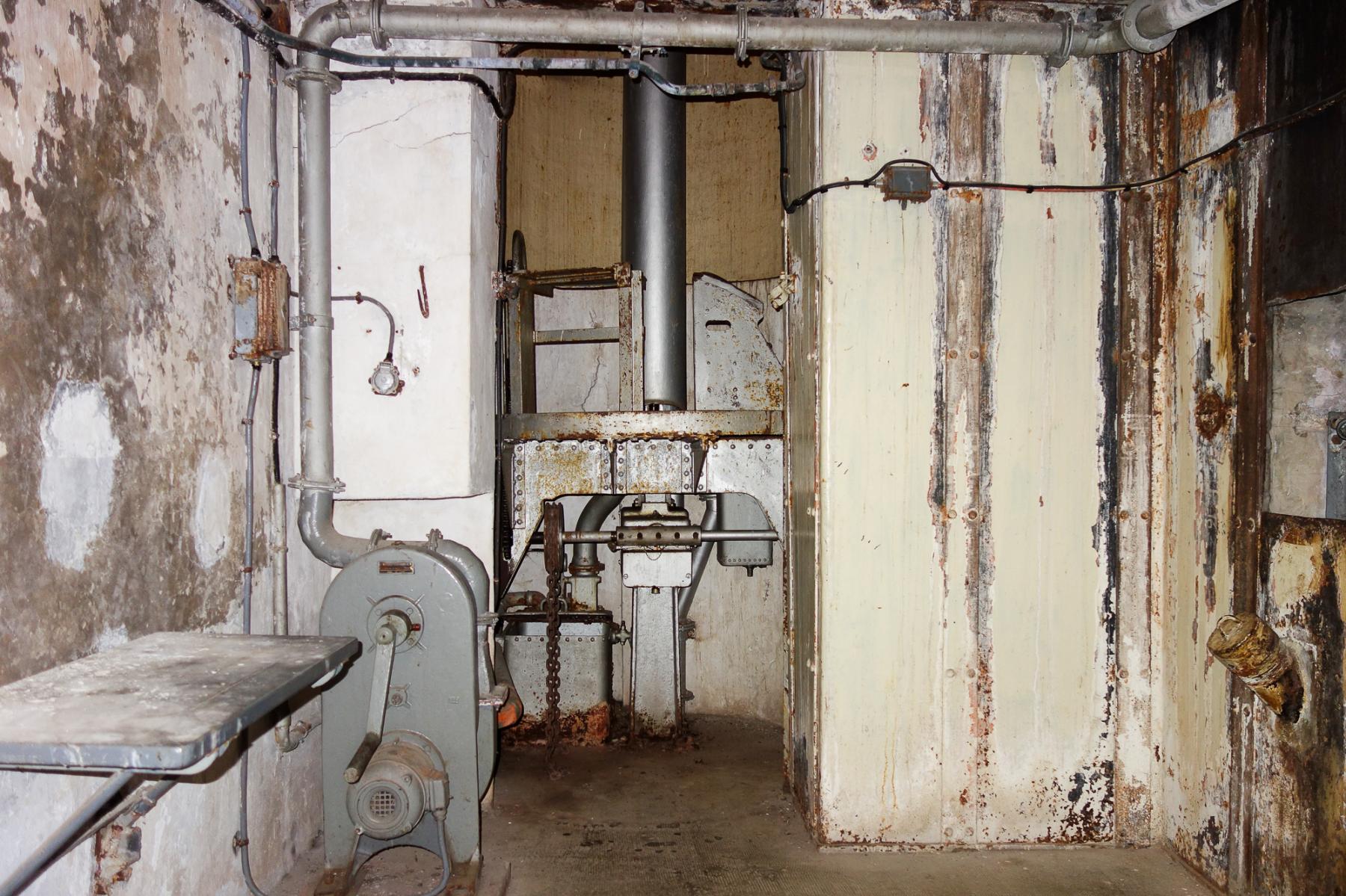 Ligne Maginot - SAINT GOBAIN - (Ouvrage d'infanterie) - Bloc 2
Pied de la cloche JM - Michel Teiten