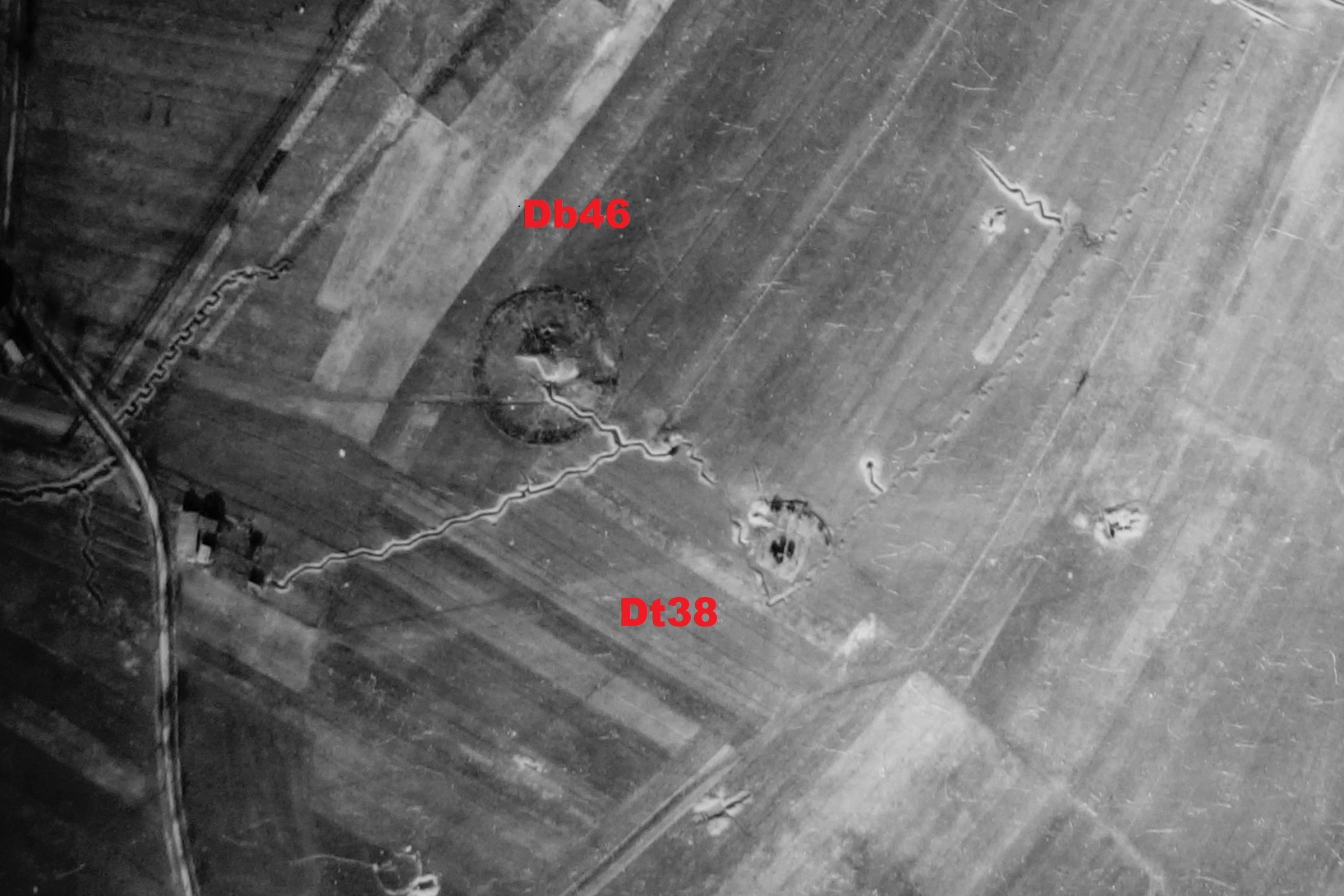 Ligne Maginot - DB46 - MB4 - LES GRANDS MONTS - (Blockhaus pour canon) - Vue aérienne du 9 mars 1940.
Mission M90 Alt 2000 - Armée Française 