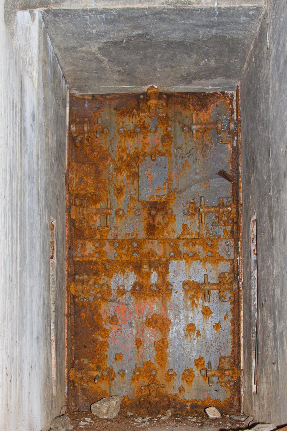 Ligne Maginot - AMODON - (Abri) - Entrée Nord
Porte blindée - Michel Teiten