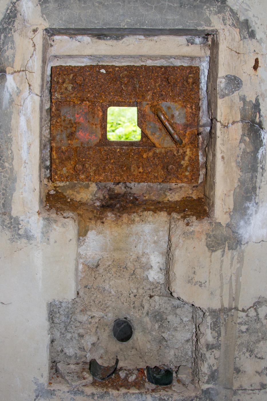 Ligne Maginot - AMODON - (Abri) - Entrée Sud
Créneau FM - Michel Teiten