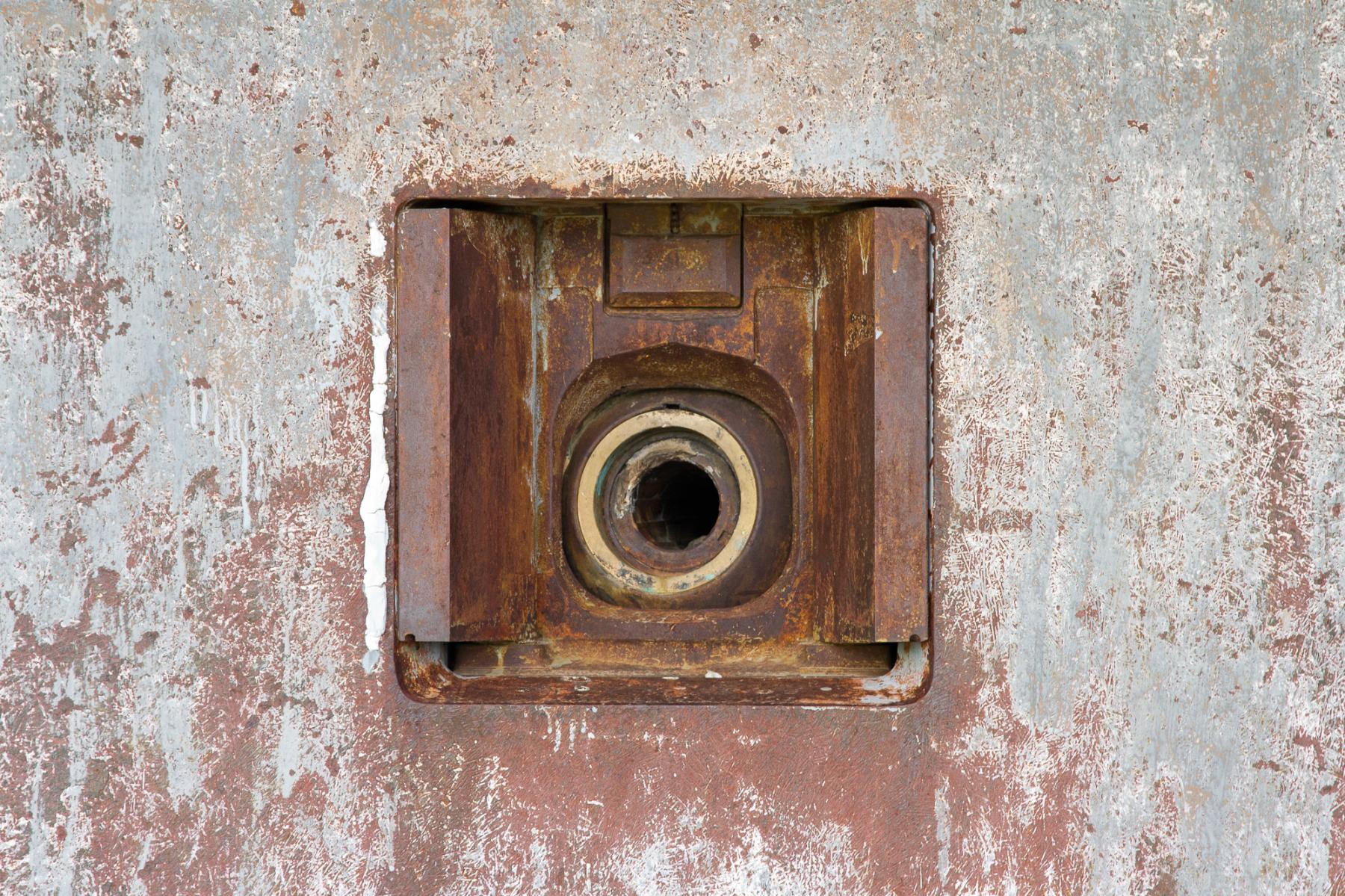 Ligne Maginot - LAVOIR - (Ouvrage d'artillerie) - Bloc 5
Embrasure du créneau de 75 de droite - Michel Teiten