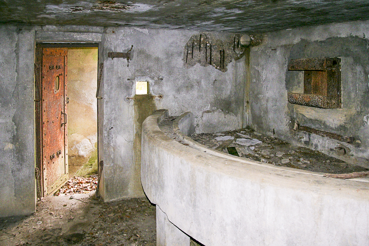 Ligne Maginot - CB9 - ROCKSWINGERT - (Blockhaus pour arme infanterie) - Chambre de tir gauche et entrée