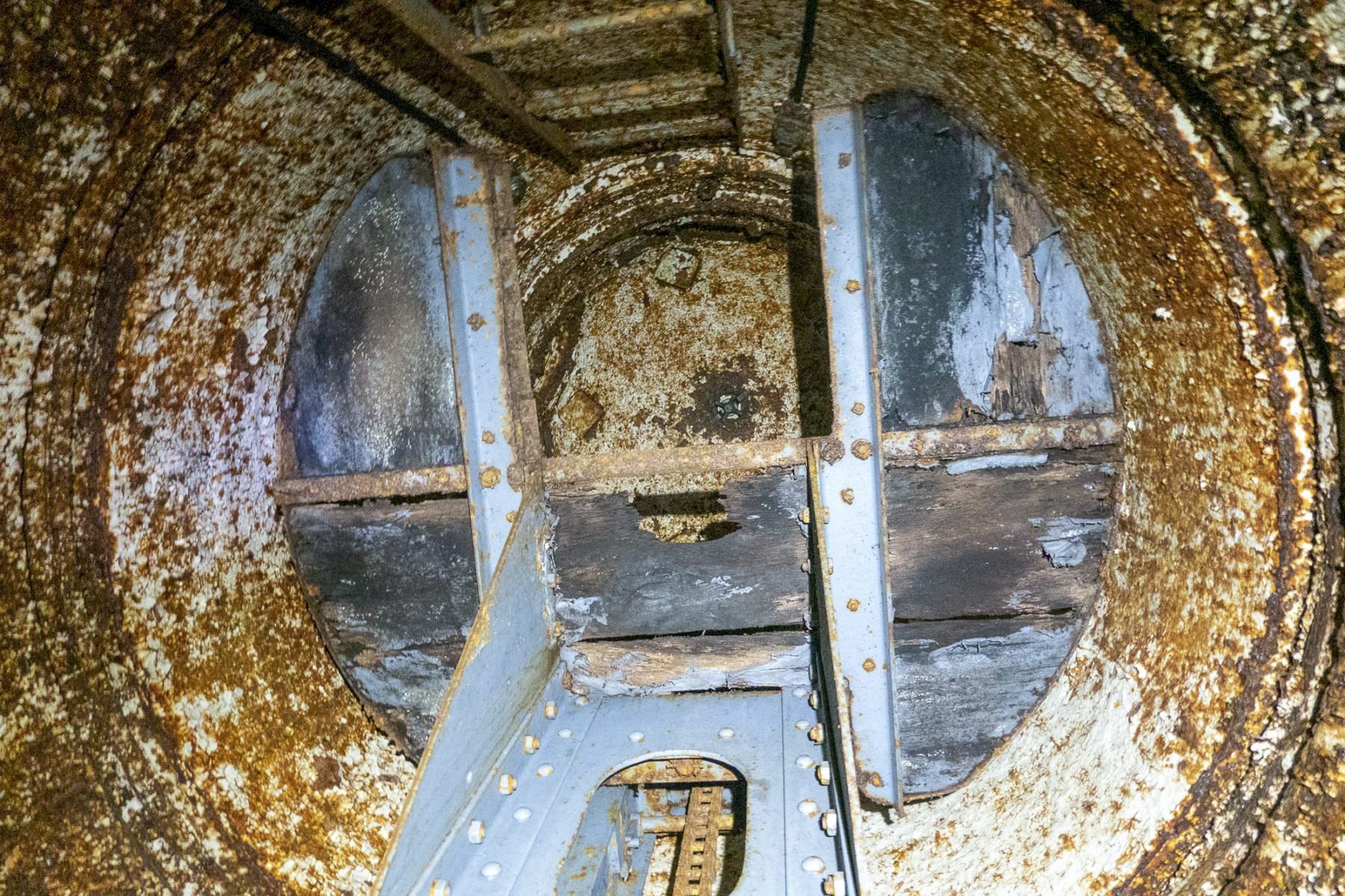 Ligne Maginot - SCHOENENBOURG - (Ouvrage d'artillerie) - Entrée des hommes
Dans l'une des cloches GFM - Michel Teiten