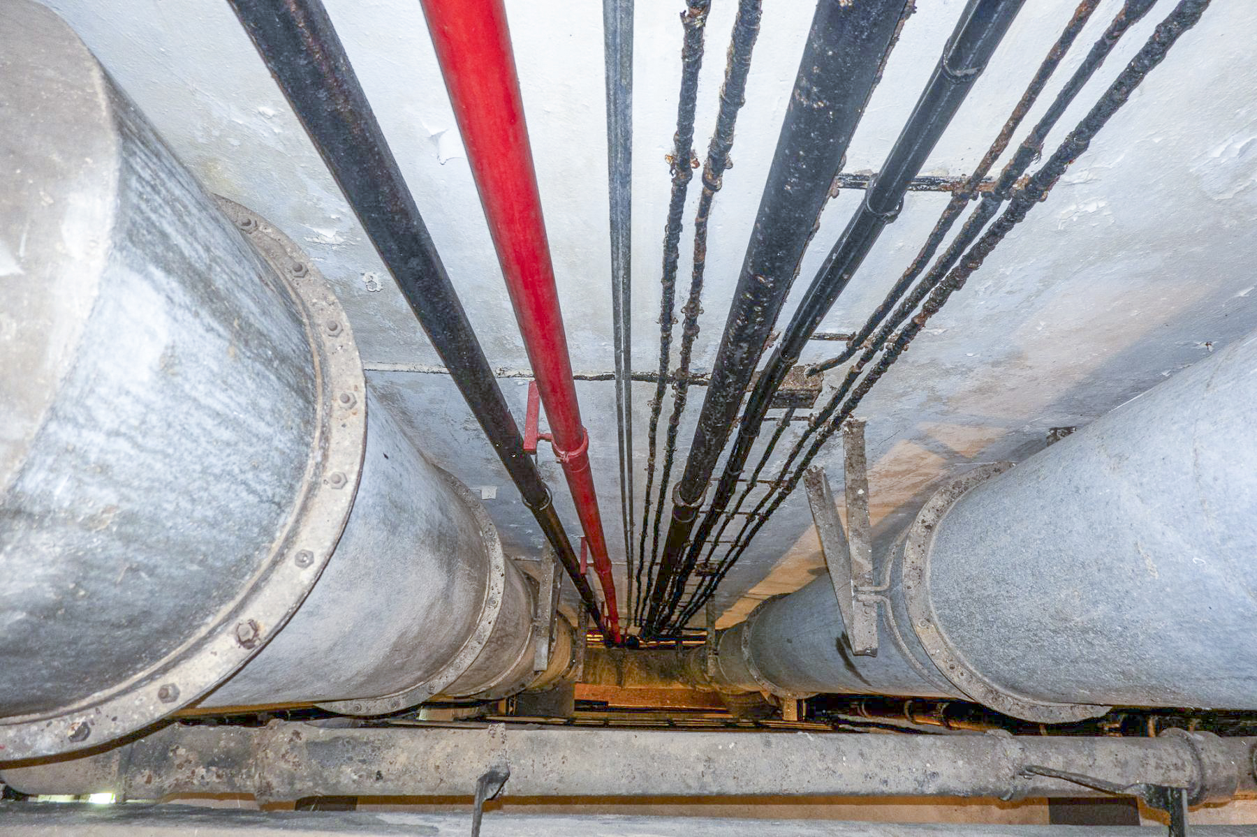 Ligne Maginot - SCHOENENBOURG - (Ouvrage d'artillerie) - Entrée des hommes
Gaines d'aération dans le puits du bloc - Michel Teiten