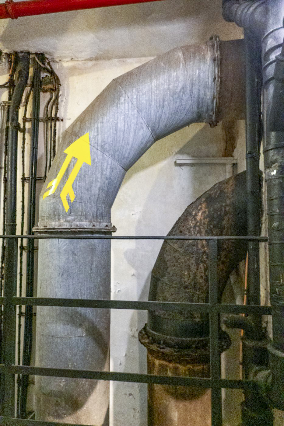 Ligne Maginot - SCHOENENBOURG - (Ouvrage d'artillerie) - Entrée des hommes
Gaines d'aération dans le puits du bloc - Michel Teiten