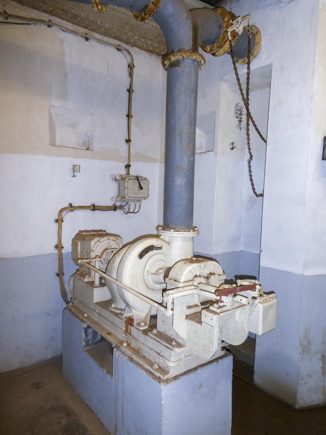 Ligne Maginot - FOUR A CHAUX - FAC - (Ouvrage d'artillerie) - Bloc 2
Ventilation de la tourelle - ELLENA Daniel - CUNY Philippe