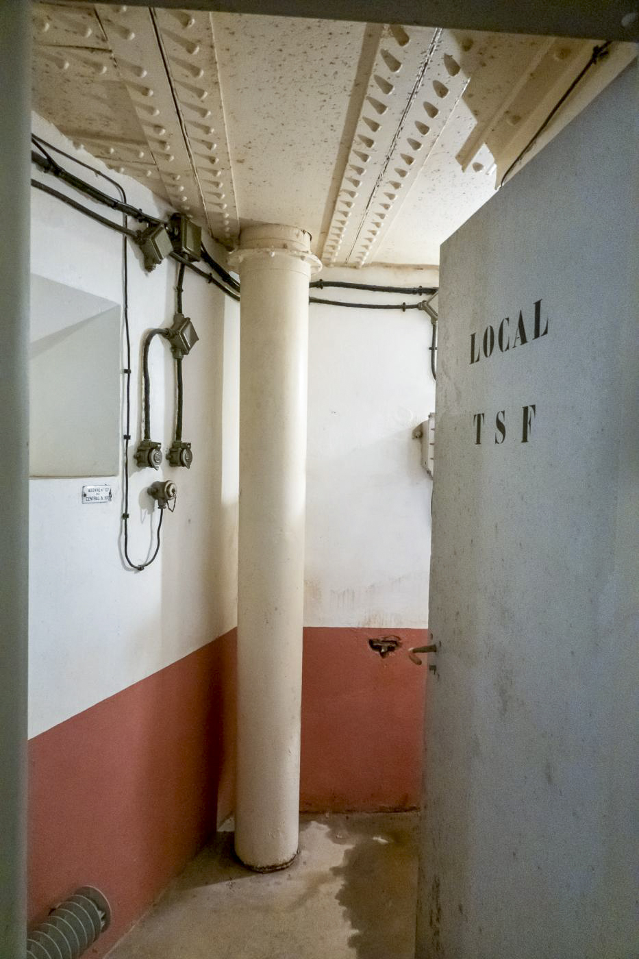 Ligne Maginot - SCHOENENBOURG - (Ouvrage d'artillerie) - Bloc 1
Local TSF - Michel Teiten