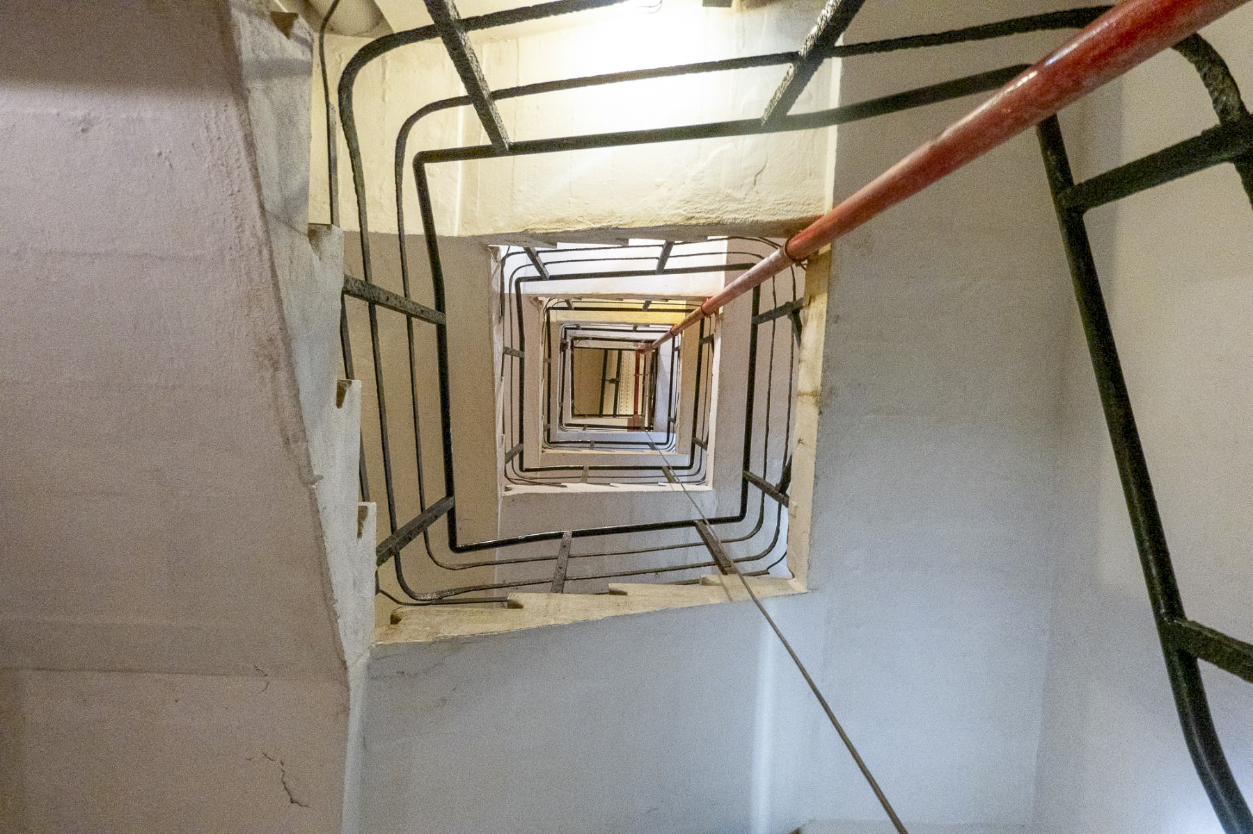 Ligne Maginot - SCHOENENBOURG - (Ouvrage d'artillerie) - Bloc 1
Puits d'escalier vu du pied du bloc - Michel Teiten