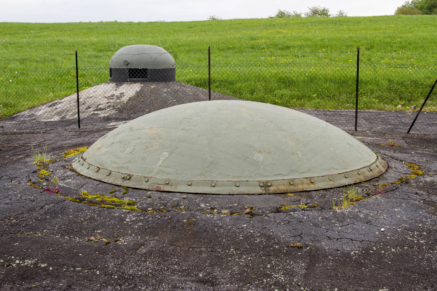Ligne Maginot - SCHOENENBOURG - (Ouvrage d'artillerie) - Bloc 3
Tourelle 75 éclipsée et cloche GFM - Michel Teiten