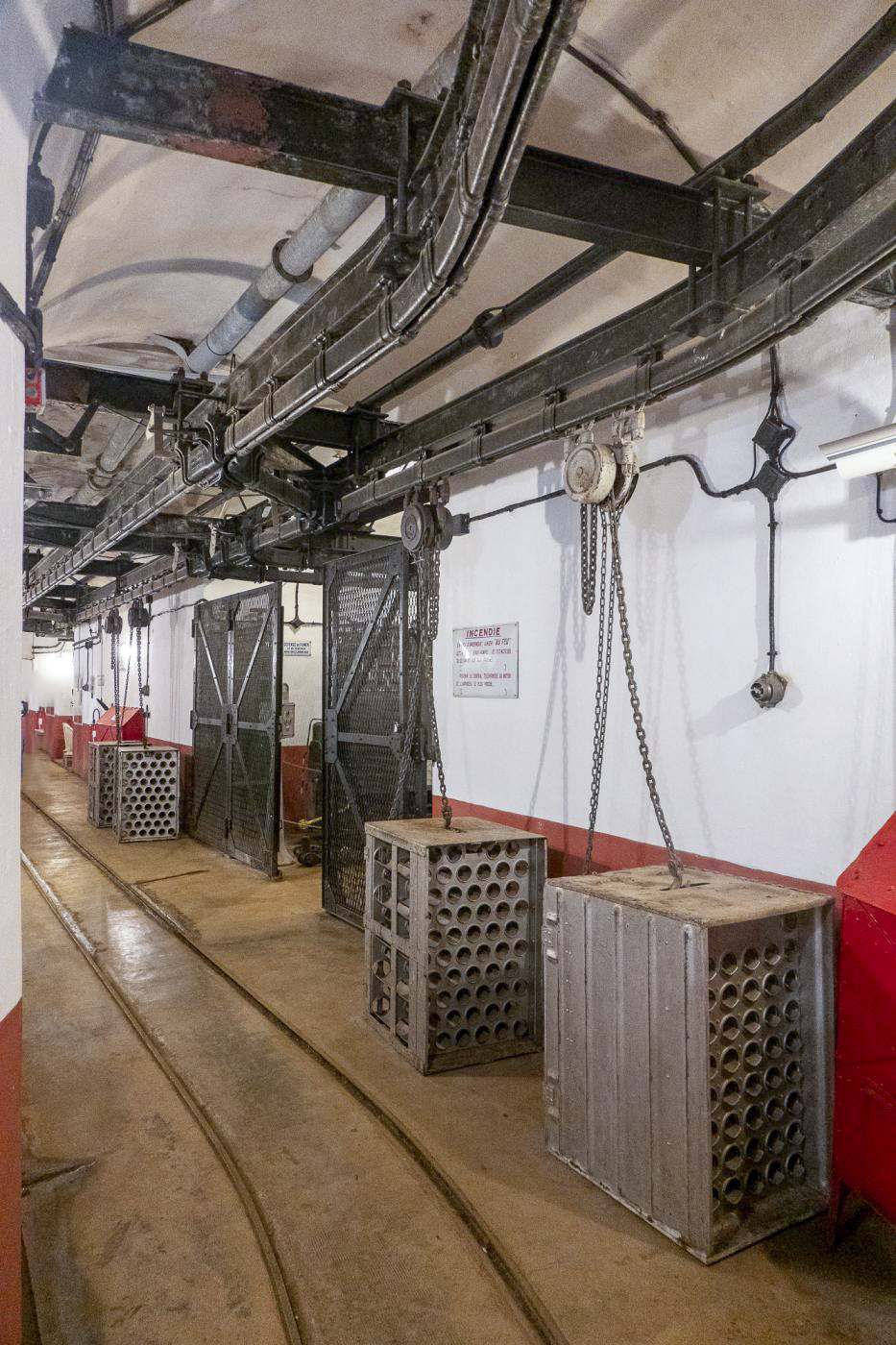 Ligne Maginot - SCHOENENBOURG - (Ouvrage d'artillerie) - Bloc 4
Dans le M2 du bloc - Michel Teiten