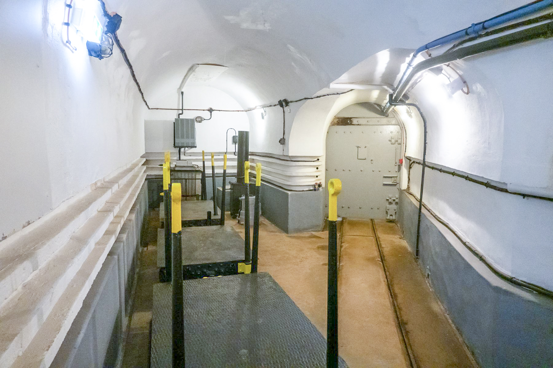 Ligne Maginot - SCHOENENBOURG - (Ouvrage d'artillerie) - Bloc 6
Entrée du bloc à droite - Michel Teiten