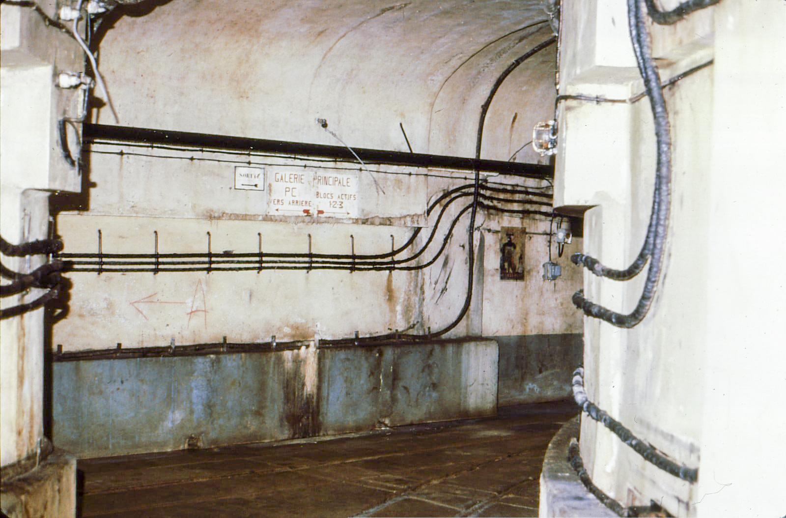 Ligne Maginot - SCHOENENBOURG - (Ouvrage d'artillerie) - Galerie des avants en 1979
