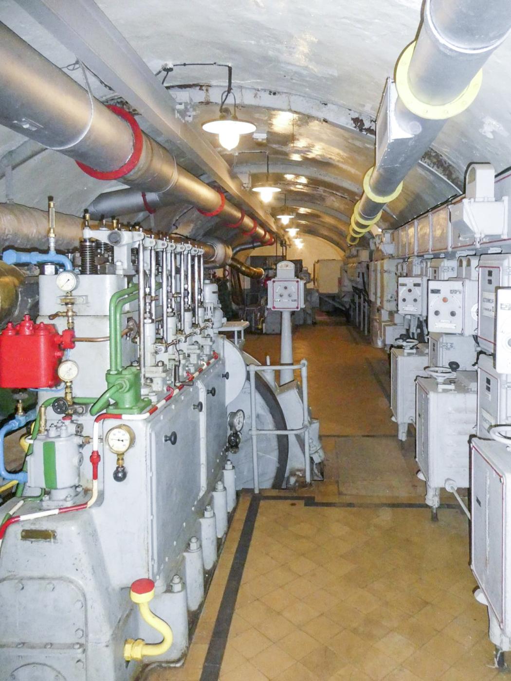 Ligne Maginot - SCHOENENBOURG - (Ouvrage d'artillerie) - L'usine électrique  - ELLENA Daniel - CUNY Philippe