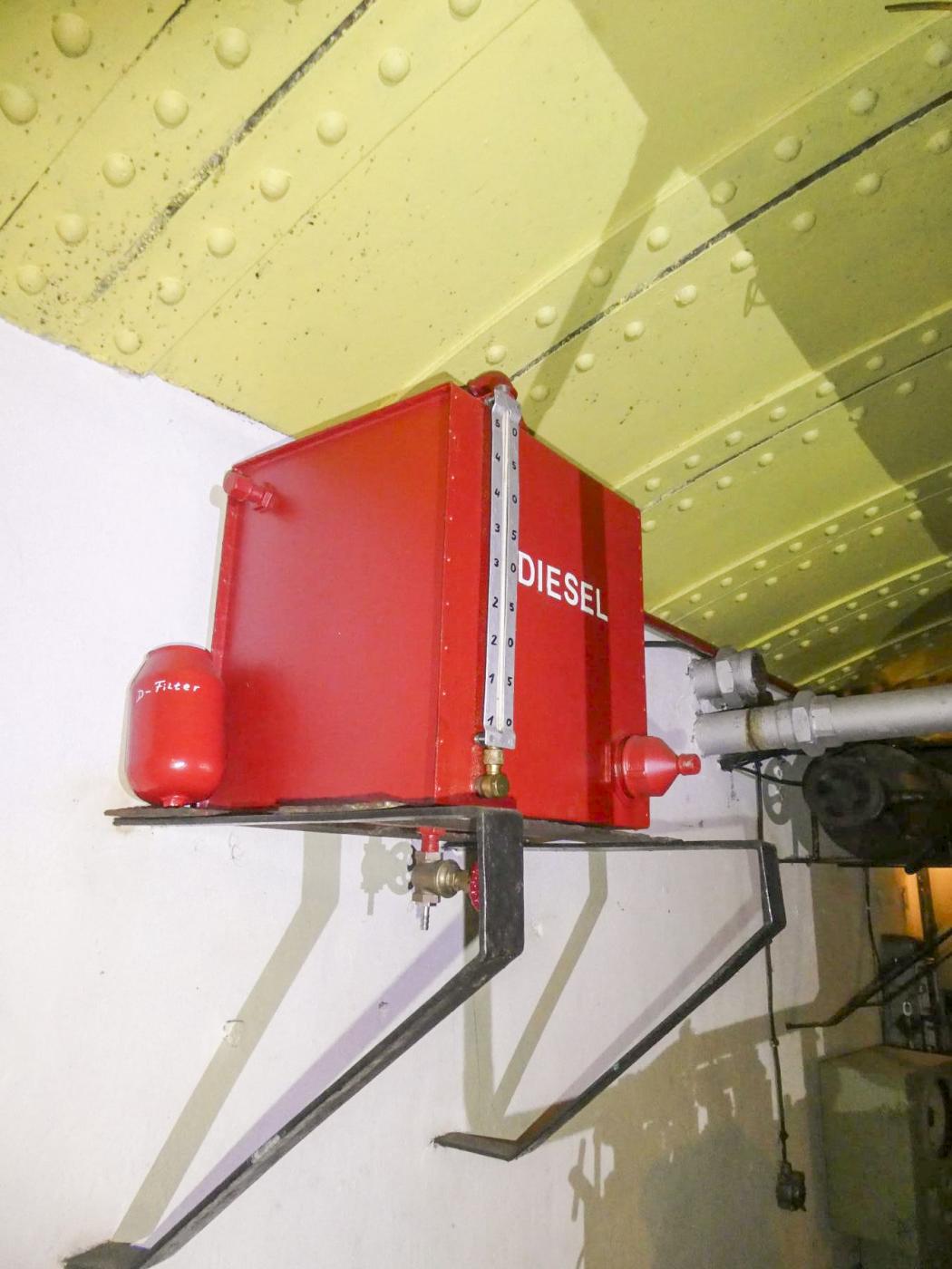 Ligne Maginot - HATTEN (I / 23° RIF) - (Abri) - Réserve journalière de fuel pour moteur - ELLENA Daniel - CUNY Philippe