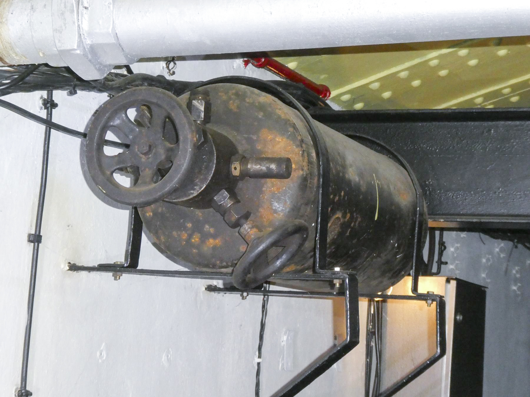 Ligne Maginot - HATTEN (I / 23° RIF) - (Abri) - Bouteille d'air comprimé pour le lancement des moteurs - ELLENA Daniel - CUNY Philippe