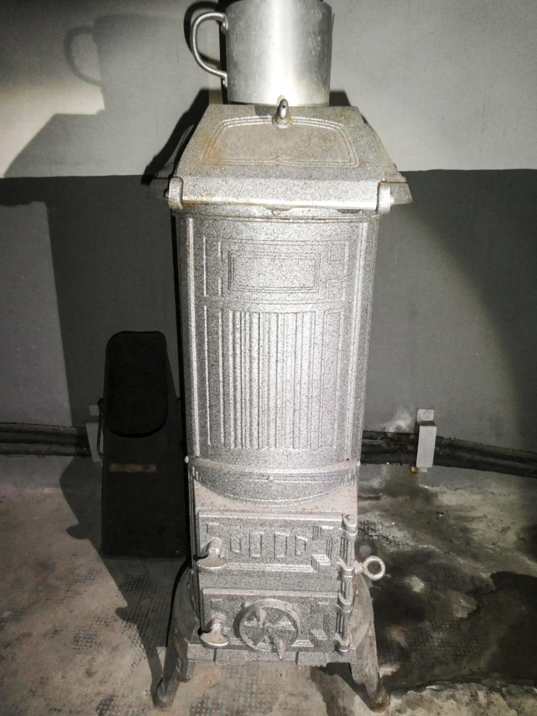 Ligne Maginot - ANCIENNE REDOUTE - (Abri) - Le poêle à charbon - ELLENA Daniel - CUNY Philippe