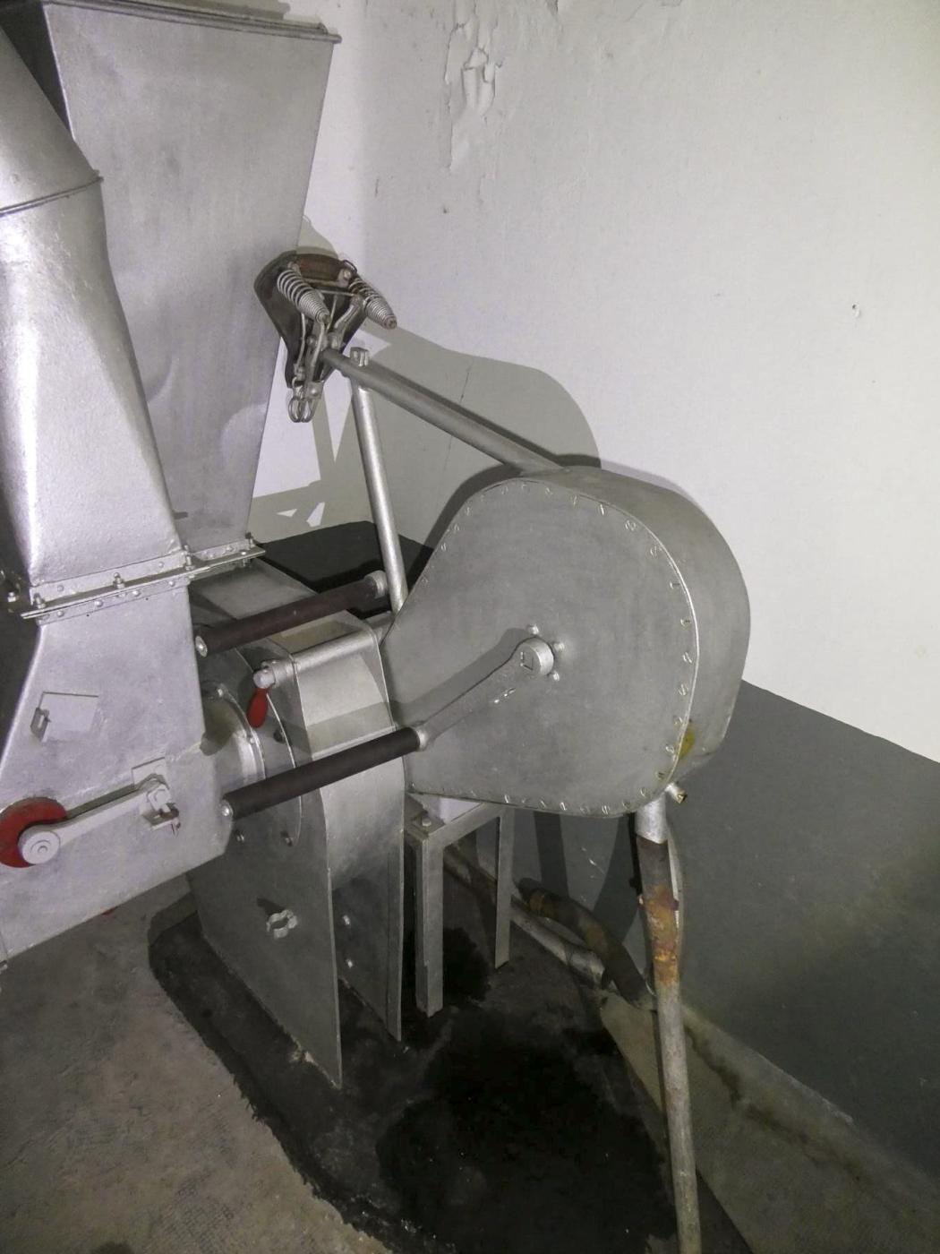 Ligne Maginot - ANCIENNE REDOUTE - (Abri) - Système de ventilation, version à main ou à pied