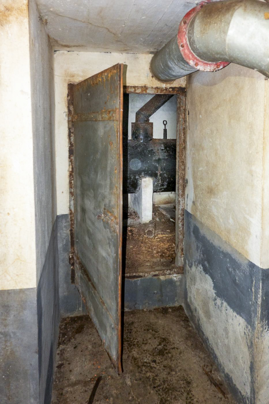 Ligne Maginot - HOCHWALD HAUT AVANT - BLOC 20 - O7 - (Observatoire d'artillerie) - Accès au local de la fosse chimique ASEPTA - Michel Teiten