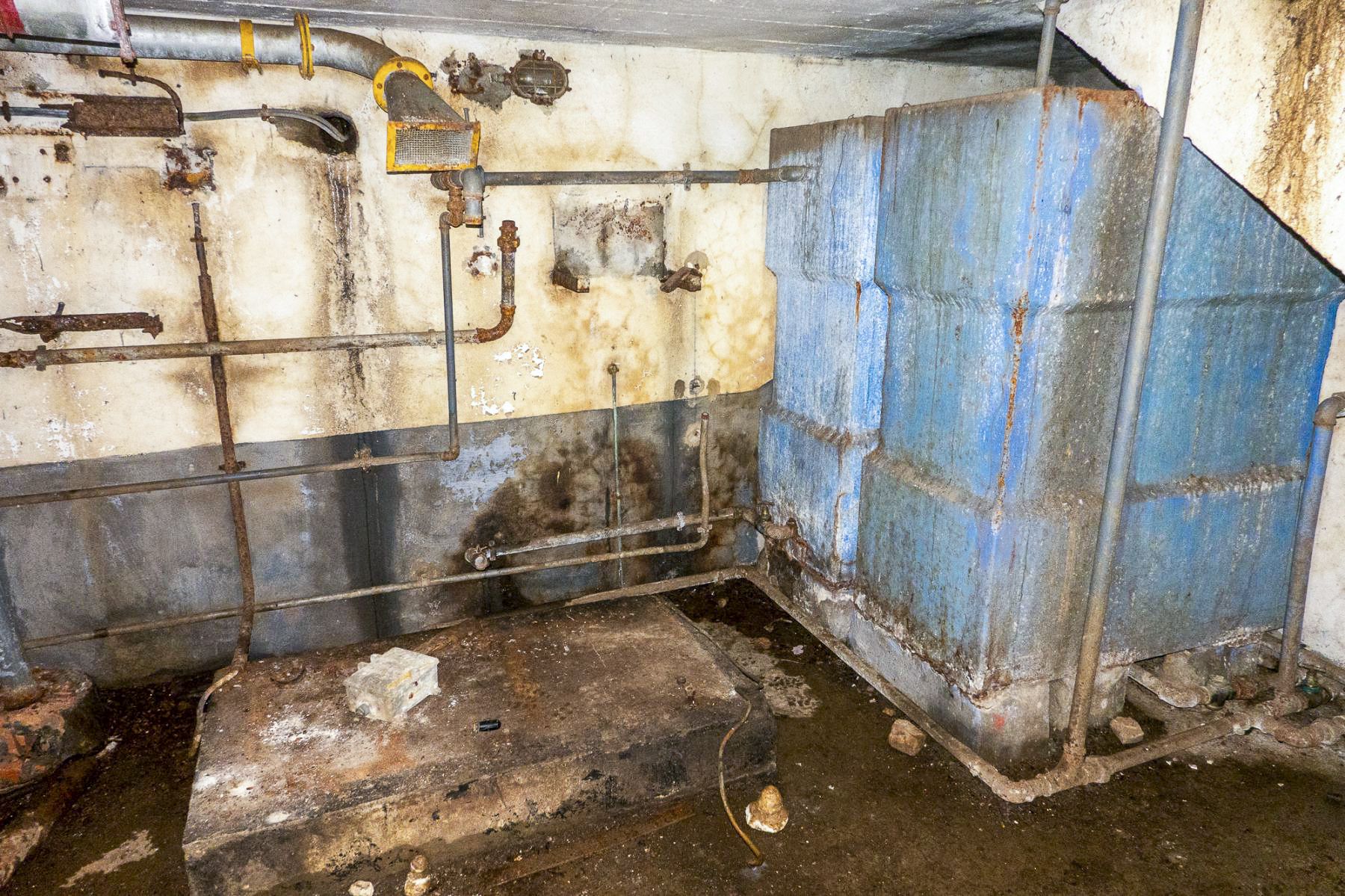 Ligne Maginot - HOCHWALD HAUT AVANT - BLOC 20 - O7 - (Observatoire d'artillerie) - Citerne et emplacement du groupe électrogène - Michel Teiten