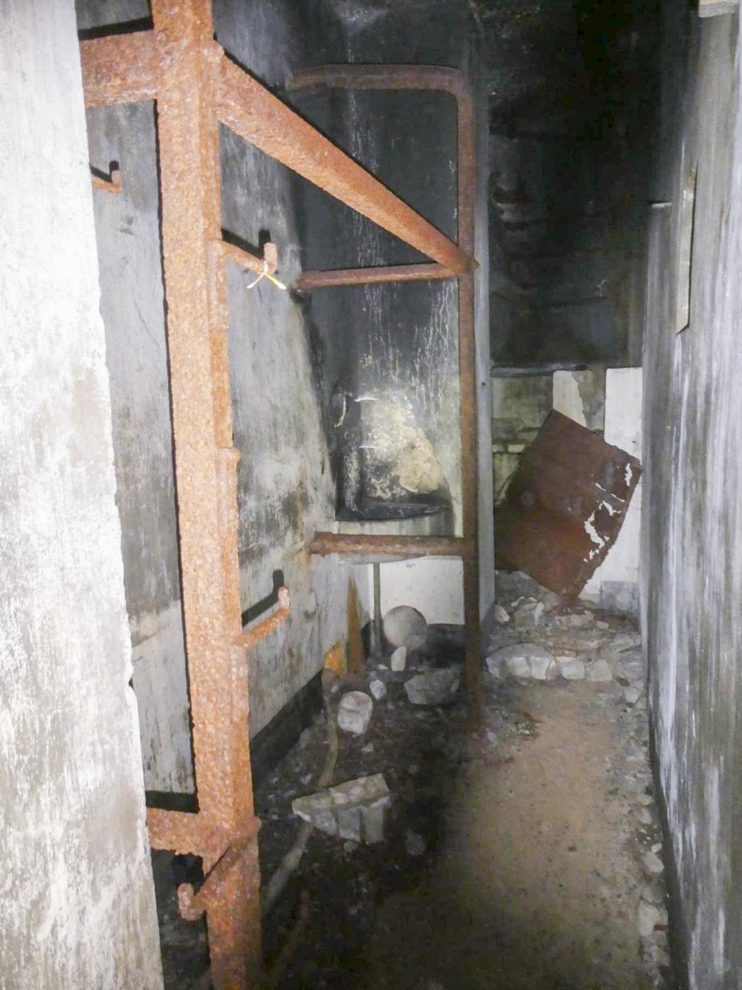 Ligne Maginot - HOCHWALD C2 - (Casemate d'infanterie - Simple) - Chambre du chef de casemate - ELLENA Daniel-CUNY Philippe