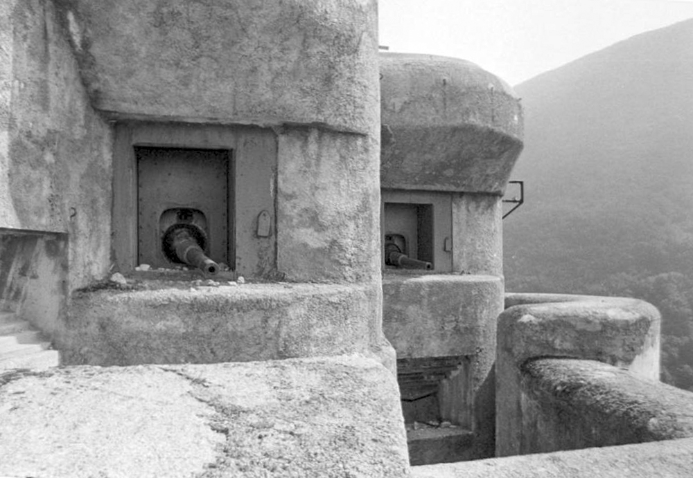 Ligne Maginot - CASTILLON (CN) - EO8 - (Ouvrage d'artillerie) - Bloc 3
Les deux canons de 75 Mle 29