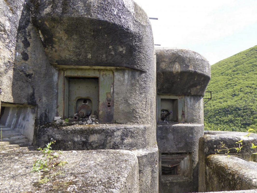 Ligne Maginot - CASTILLON (CN) - EO8 - (Ouvrage d'artillerie) - Bloc 3
Les deux canons de 75 Mle 29
