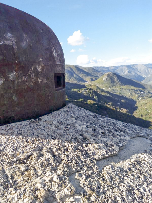 Ligne Maginot - CASTILLON (CN) - EO8 - (Ouvrage d'artillerie) - Bloc 4
La cloche GFM avec un beau paysage à l'arrière plan