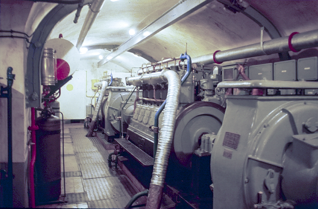 Ligne Maginot - CASTILLON (CN) - EO8 - (Ouvrage d'artillerie) - L'usine
Moteur SMIM type 6SR18 délivrant 125 CV