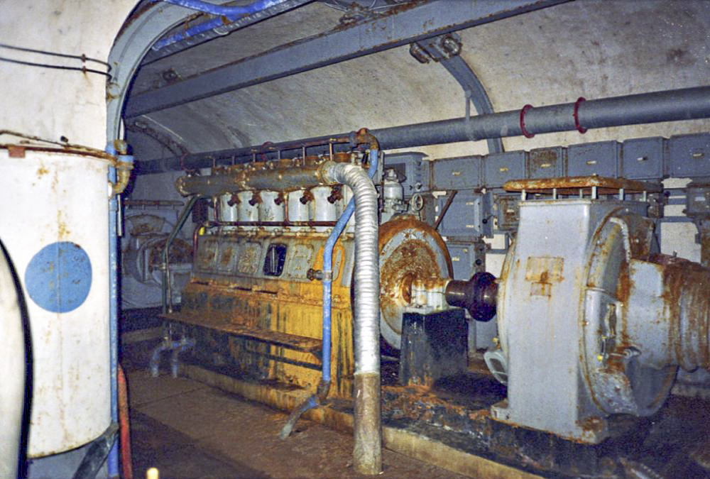 Ligne Maginot - CASTILLON (CN) - EO8 - (Ouvrage d'artillerie) - L'usine électrique
Moteur SMIM type 6SR18 délivrant 125 CV