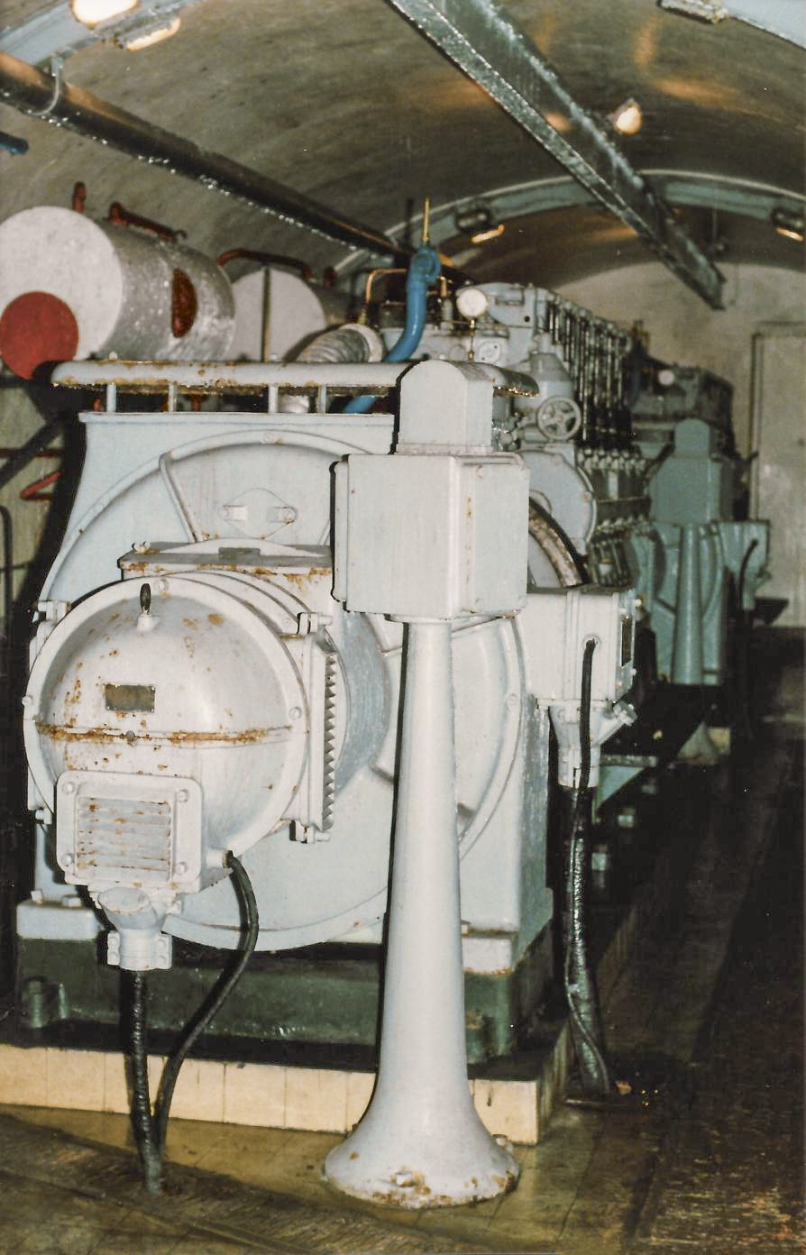 Ligne Maginot - CASTILLON (CN) - EO8 - (Ouvrage d'artillerie) - L'usine
Moteur SMIM type 6SR18 délivrant 125 CV - Marc ENDINGER