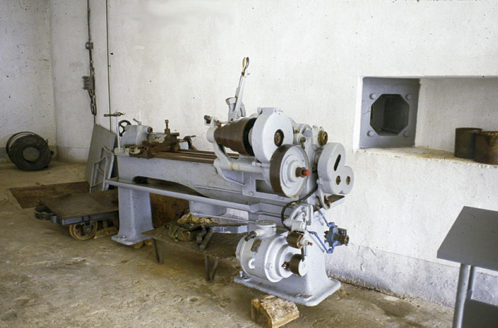 Ligne Maginot - CASTILLON (CN) - EO8 - (Ouvrage d'artillerie) - Le matériel de l'atelier Génie Artillerie en cours de récupération par le Génie

