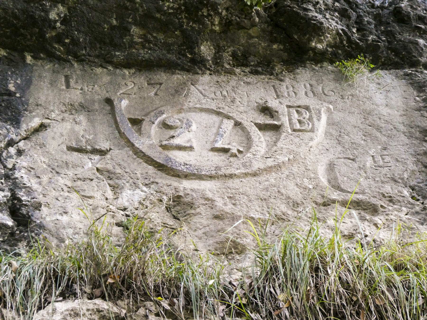 Ligne Maginot - CASTILLON (CN) - EO8 - (Ouvrage d'artillerie) - Environnement
Gravure au départ de la piste Castillon-Ste. Agnès.
