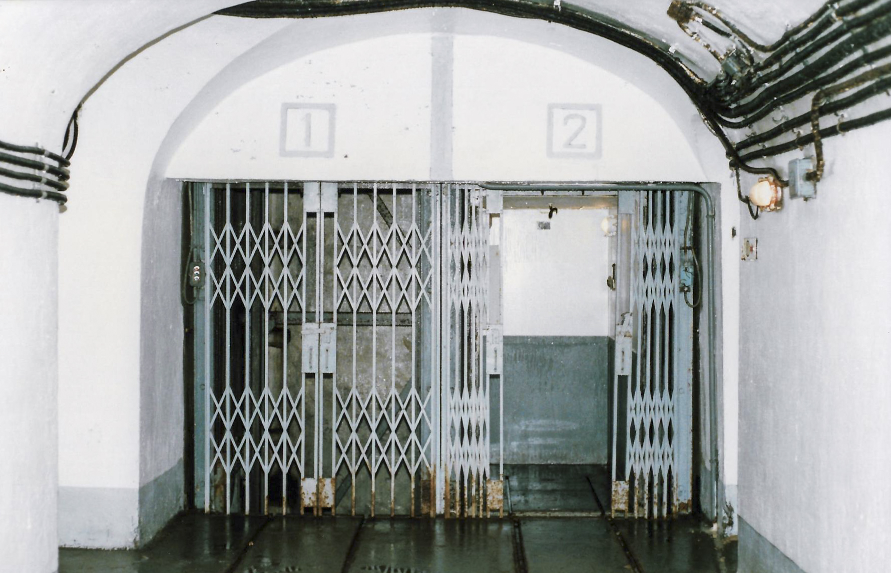 Ligne Maginot - CASTILLON (CN) - EO8 - (Ouvrage d'artillerie) - Les monte-charges - Marc ENDINGER