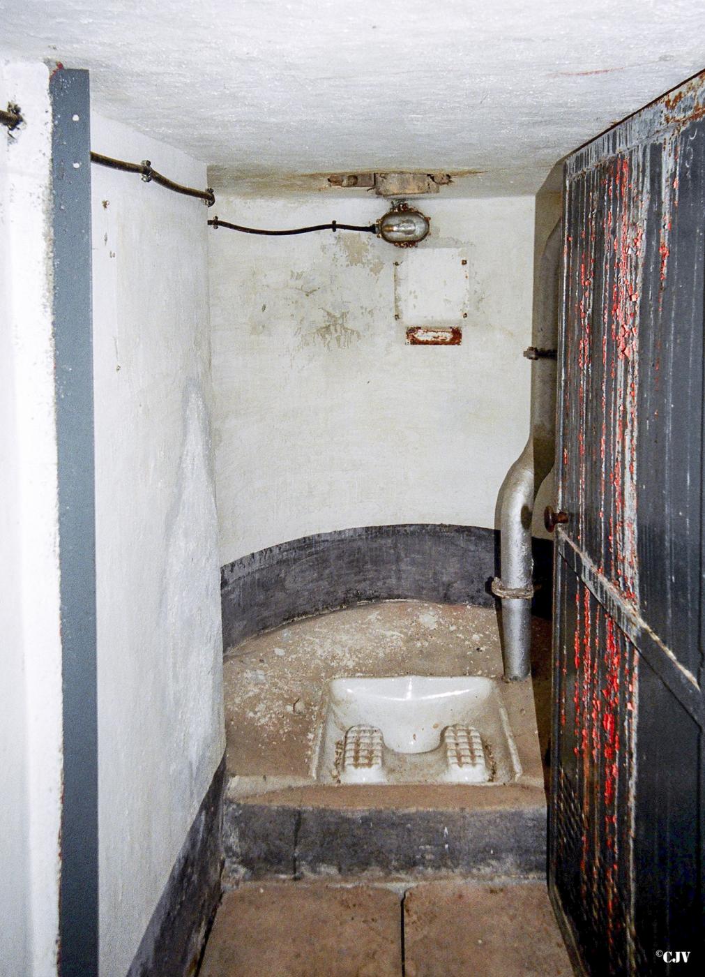 Ligne Maginot - CASTILLON (CN) - EO8 - (Ouvrage d'artillerie) - Bloc 6
 - Lia VERMEULEN