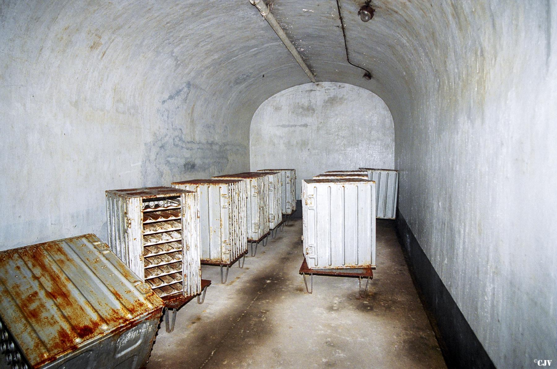 Ligne Maginot - CASTILLON (CN) - EO8 - (Ouvrage d'artillerie) - Magasin à munitions - Lia VERMEULEN