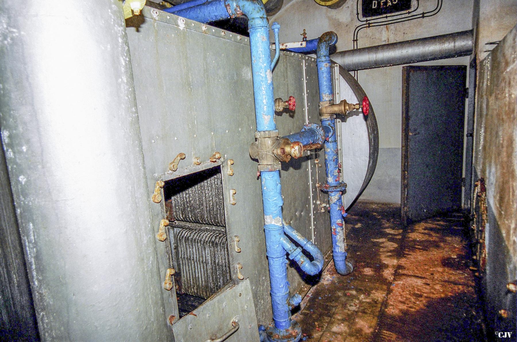 Ligne Maginot - CASTILLON (CN) - EO8 - (Ouvrage d'artillerie) - L'aeroréfroidiseur - Lia VERMEULEN