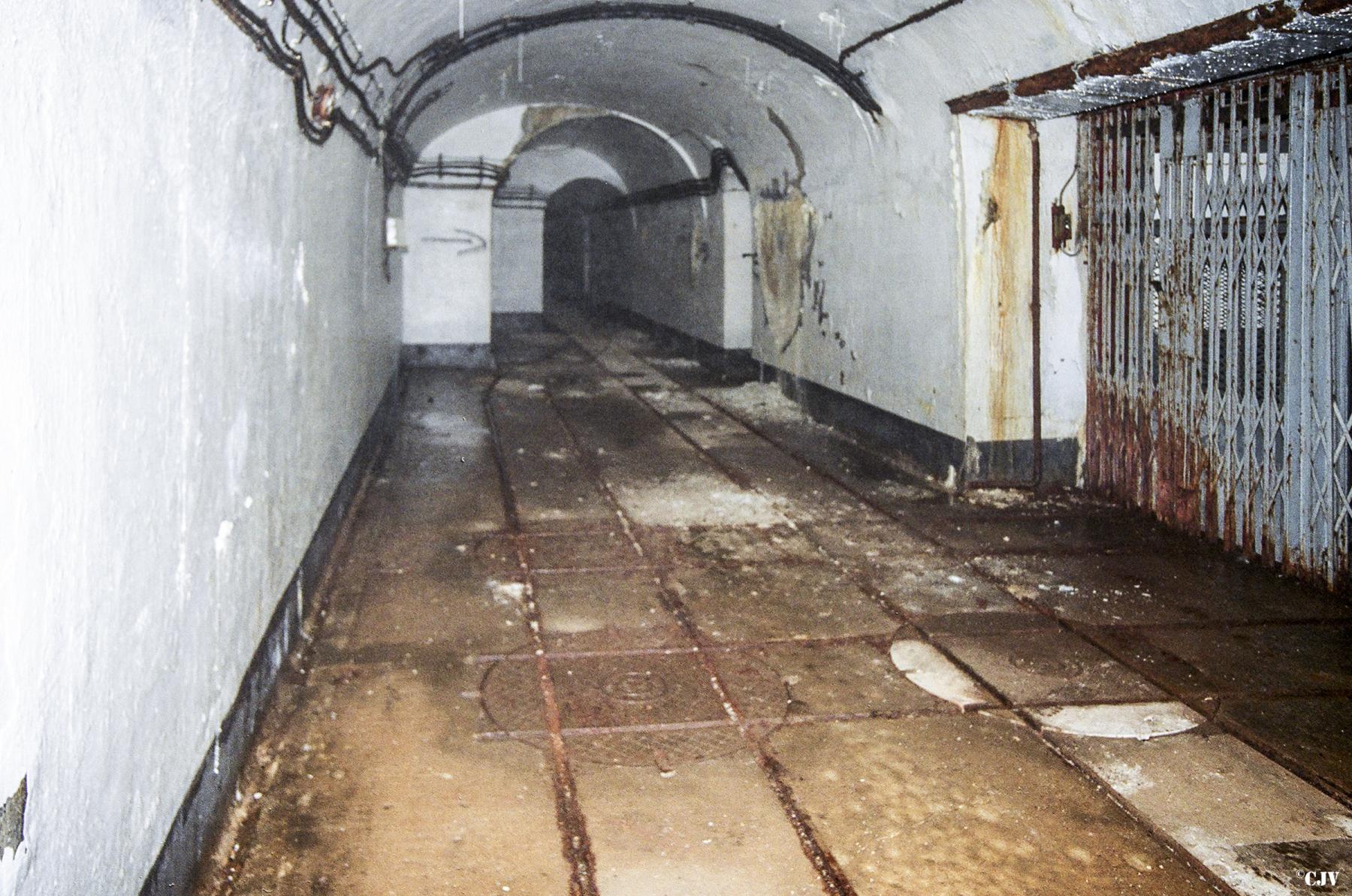 Ligne Maginot - CASTILLON (CN) - EO8 - (Ouvrage d'artillerie) - L'étage intermédiaire
La gare - Lia VERMEULEN