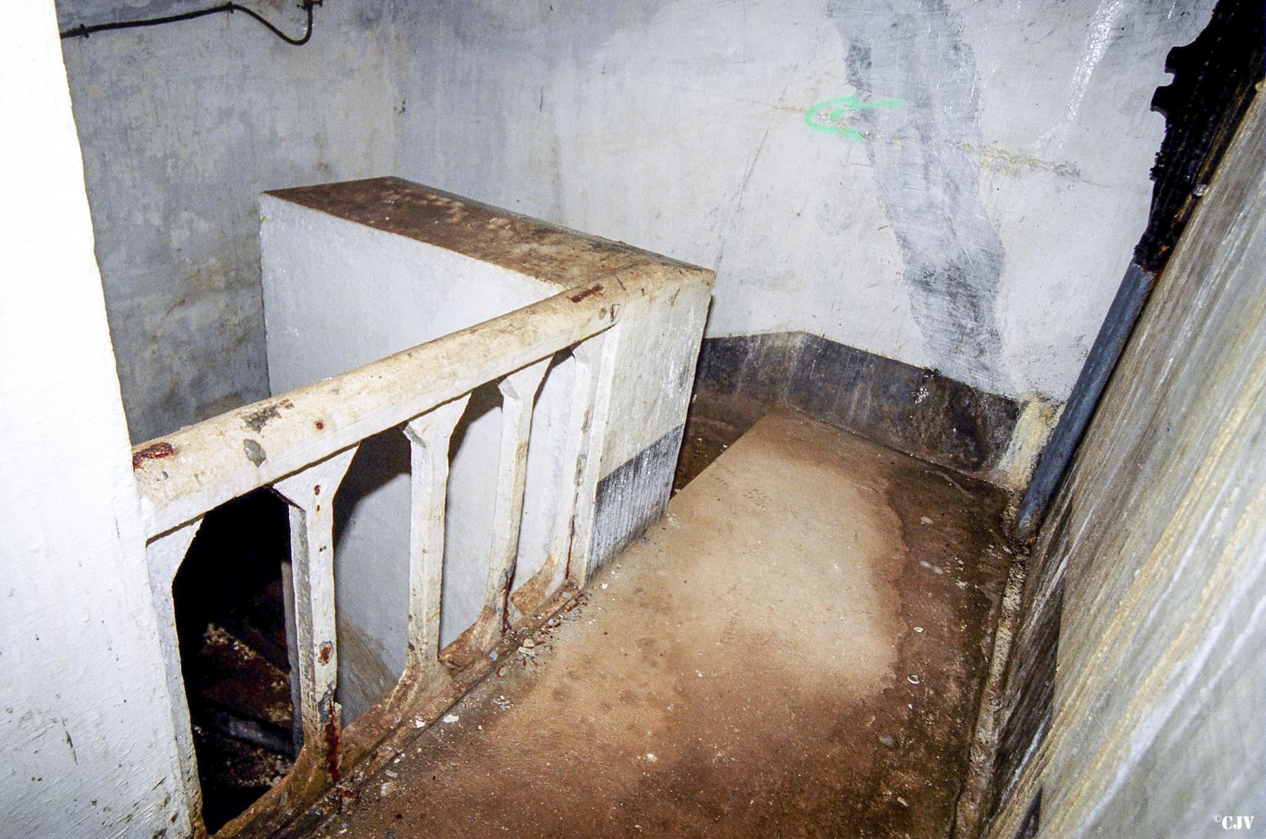 Ligne Maginot - CASTILLON (CN) - EO8 - (Ouvrage d'artillerie) - L'escalier centrale - Lia VERMEULEN