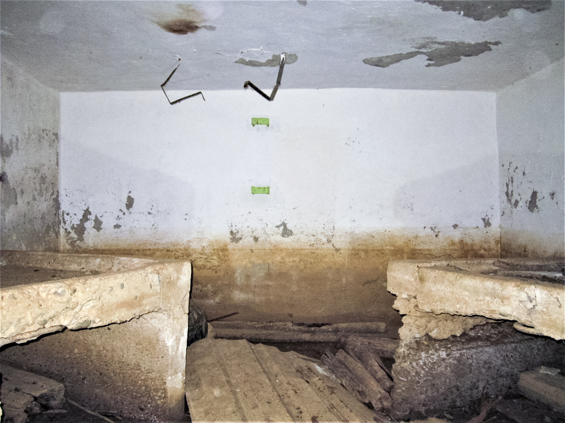 Ligne Maginot - GROSSMATTEN - (Blockhaus pour arme infanterie) - Chambre de tir, au fond le support d'un ventilateur - Gregory Fuchs