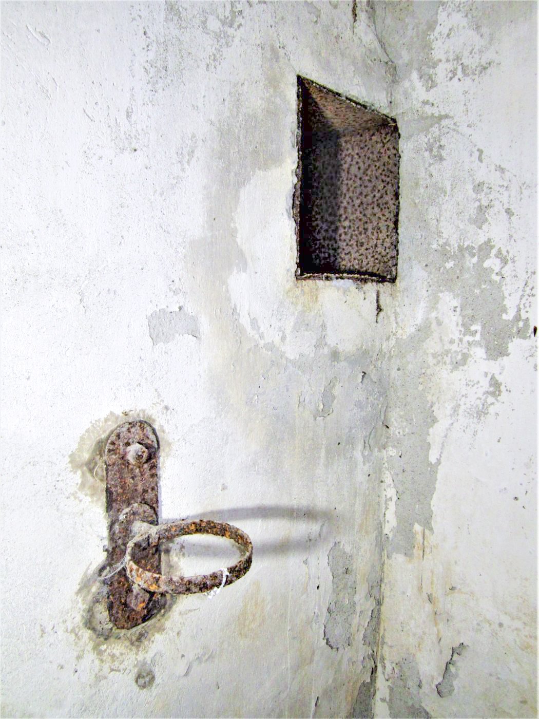 Ligne Maginot - GROSSMATTEN - (Blockhaus pour arme infanterie) - Prise d'air et support d'une lampe à acétylène - Gregory Fuchs