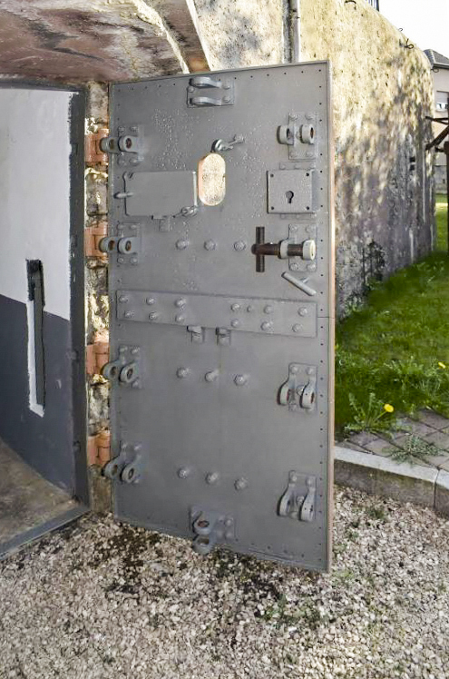 Ligne Maginot - 16/3 - KILSTETT - (Casemate d'infanterie - Double) - Porte blindée en cours de restauration - D. Froehly