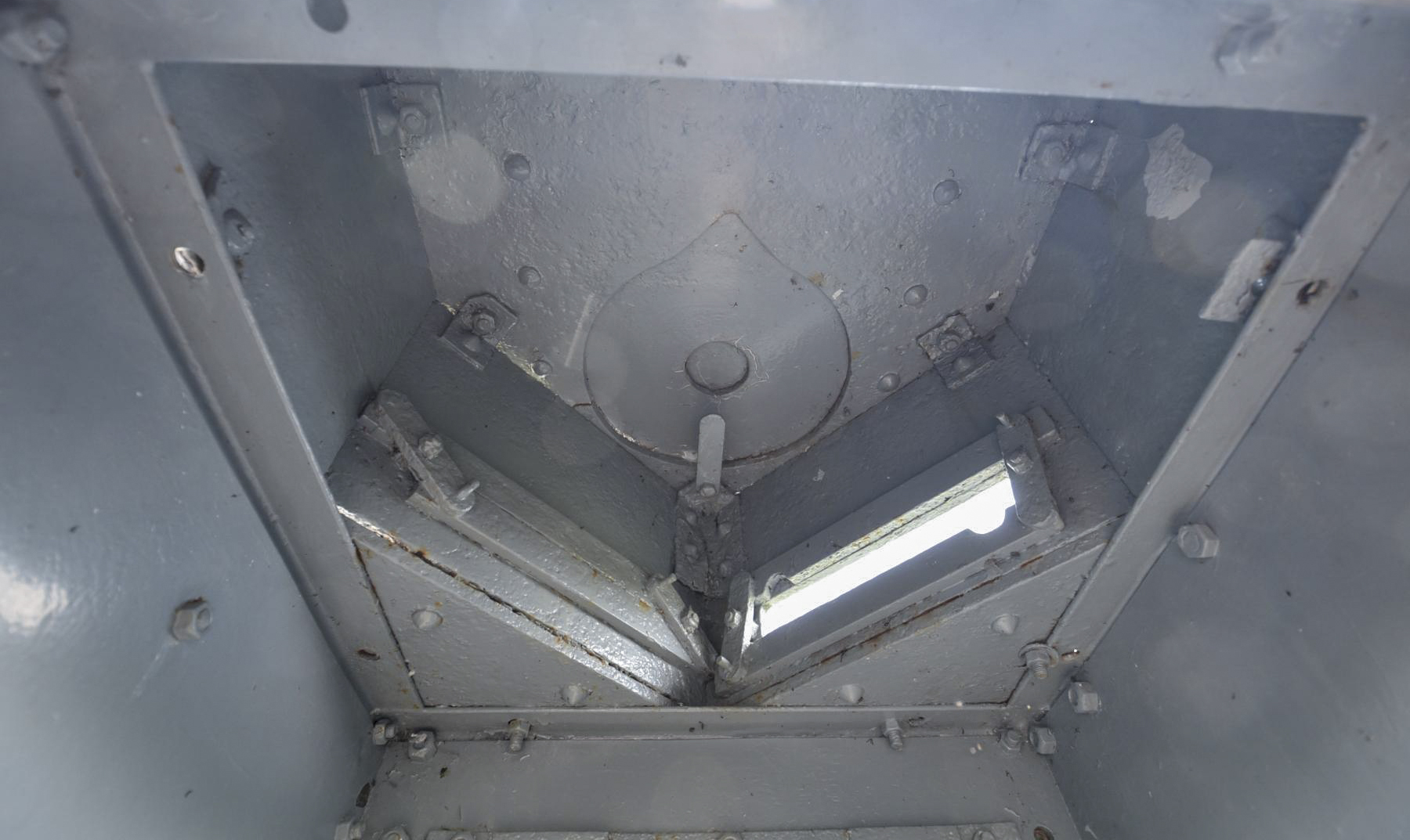 Ligne Maginot - AC1B - MC22 - LA COSTAUDE - (Casemate d'artillerie) - Guérite pentagonale
L'intérieur - Ludovic KNAPP