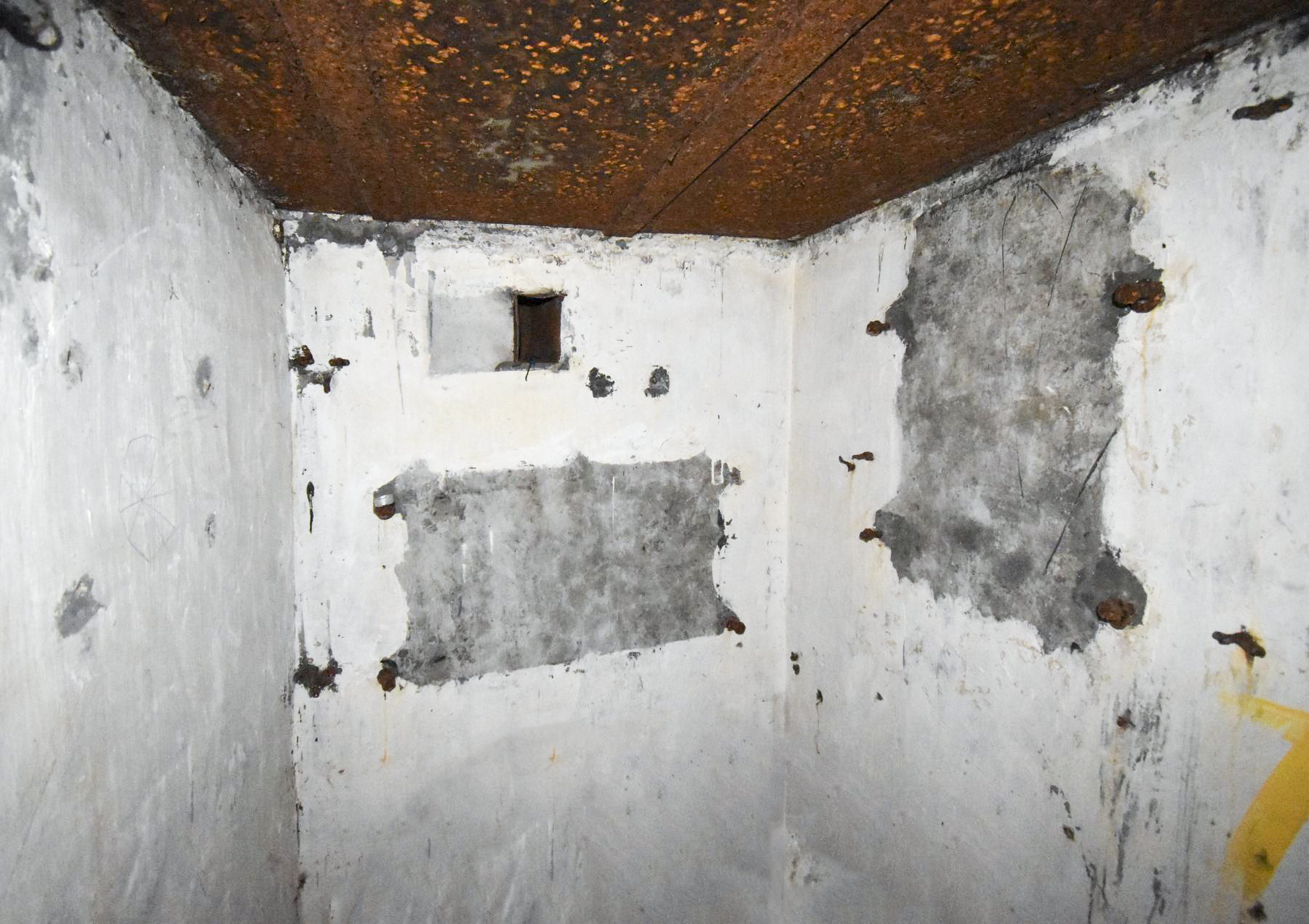 Ligne Maginot - SUNDHOUSE (I/42° RIF PUIS I/242° RI) - (PC de Quartier) - Pièce du standard   - Daniel Froehly