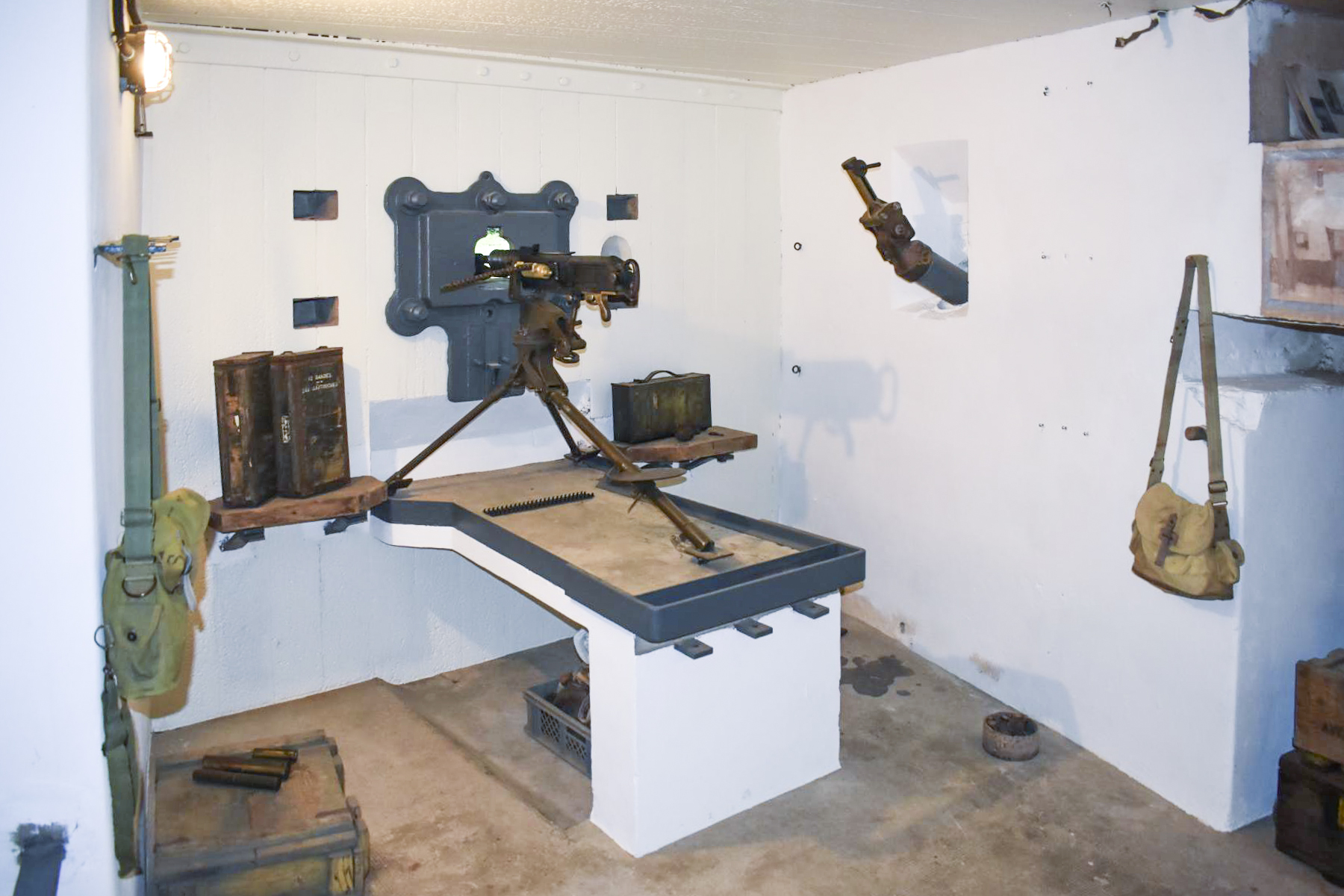 Ligne Maginot - 84 - CHEMIN CREUX - (Casemate d'infanterie - Double) - Chambre de tir mitrailleuse sud-ouest - Daniel Froehly