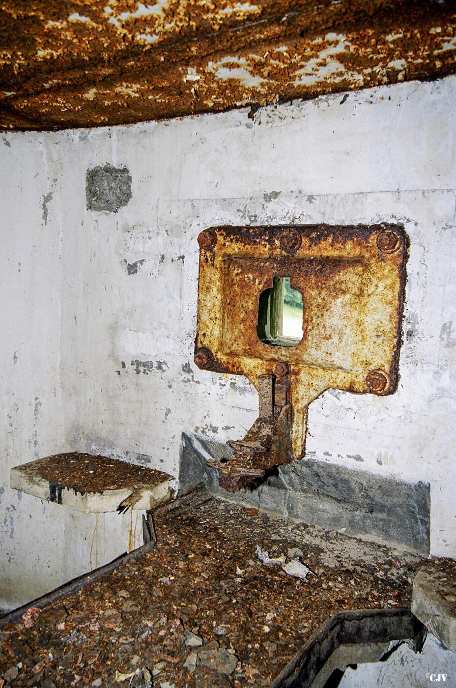 Ligne Maginot - 47 - SOULCE-CERNAY - (Blockhaus pour canon) - Trémie pour mitrailleuse Hotchkiss mle 1914