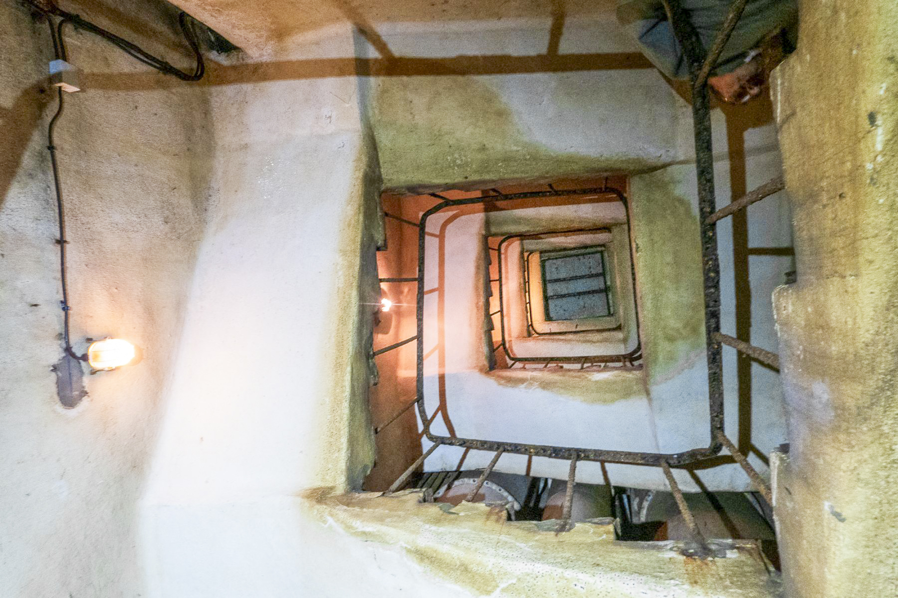 Ligne Maginot - BOUSSE - A24 - (Ouvrage d'infanterie) - Bloc 2
Cage d'escalier depuis les galeries souterraines - Michel Teiten