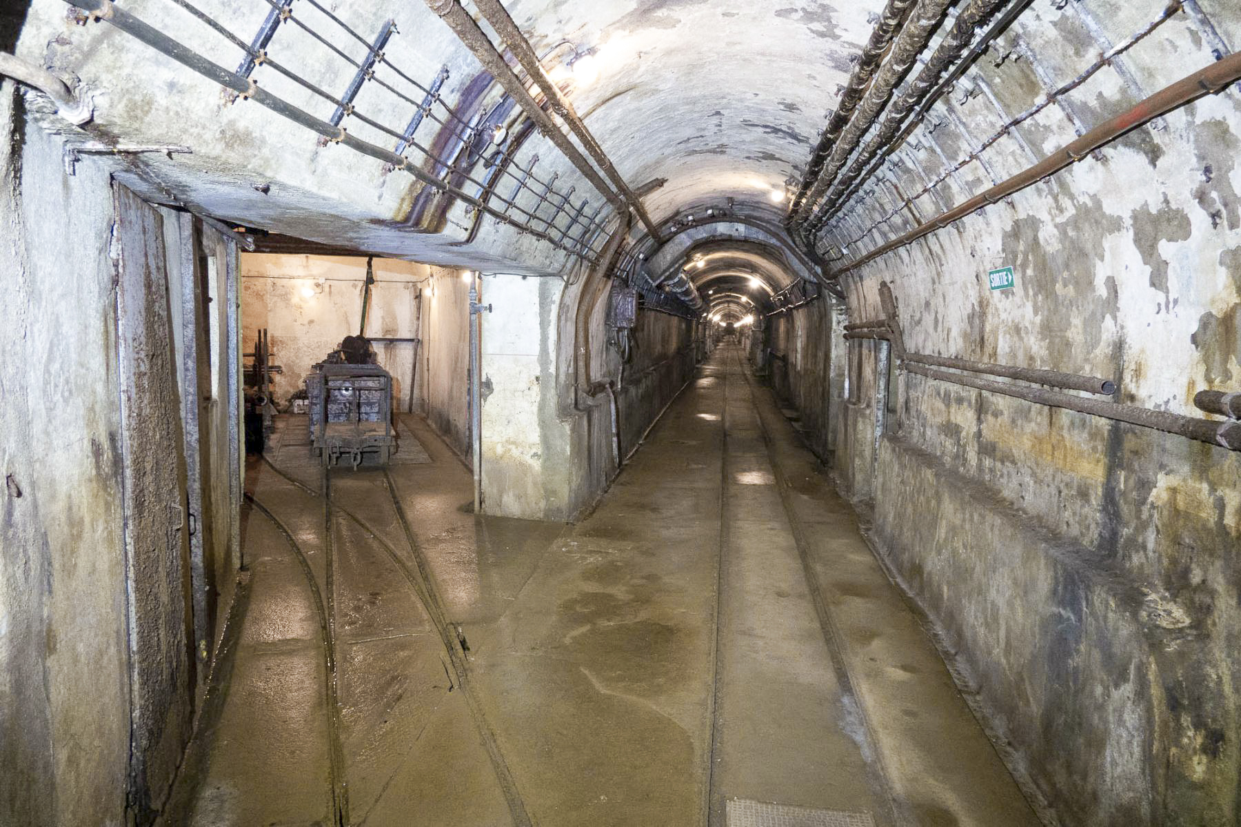 Ligne Maginot - MICHELSBERG - A22 - (Ouvrage d'artillerie) - Garage des locotracteurs dans la galerie principale entre l'usine et la caserne
 - Michel Teiten